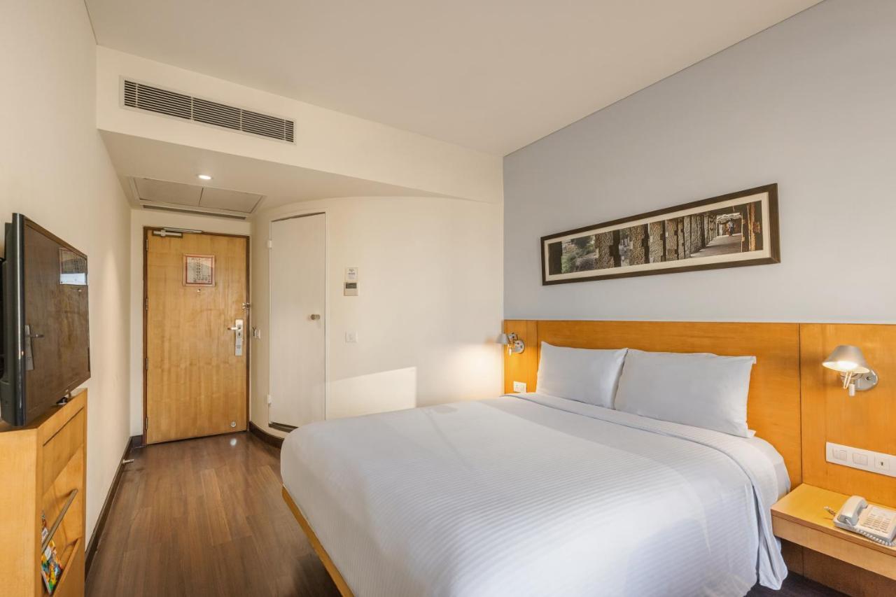 Hotel Ibis Gurgaon Golf Course Road - An Accor Brand Esterno foto