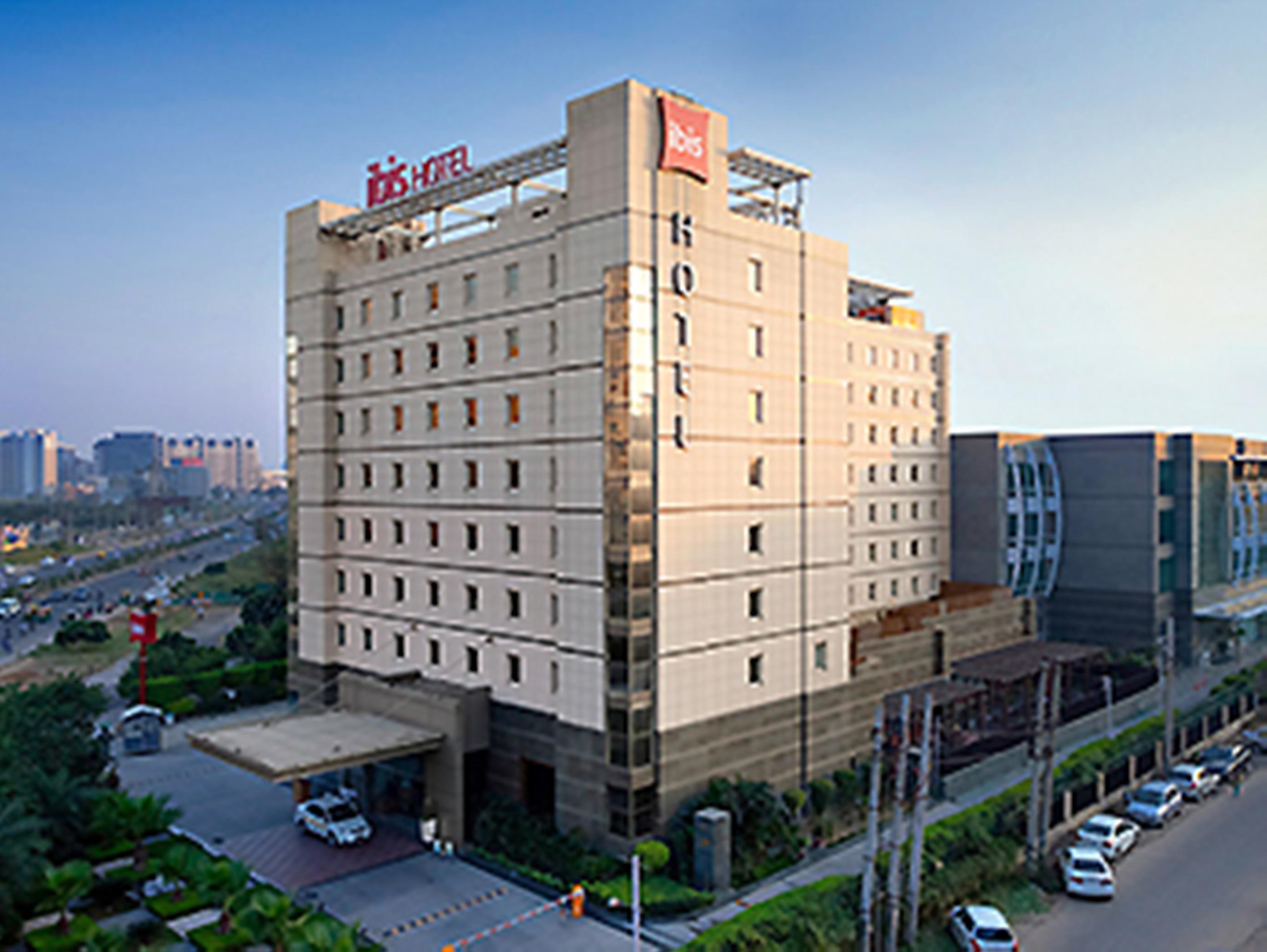 Hotel Ibis Gurgaon Golf Course Road - An Accor Brand Esterno foto