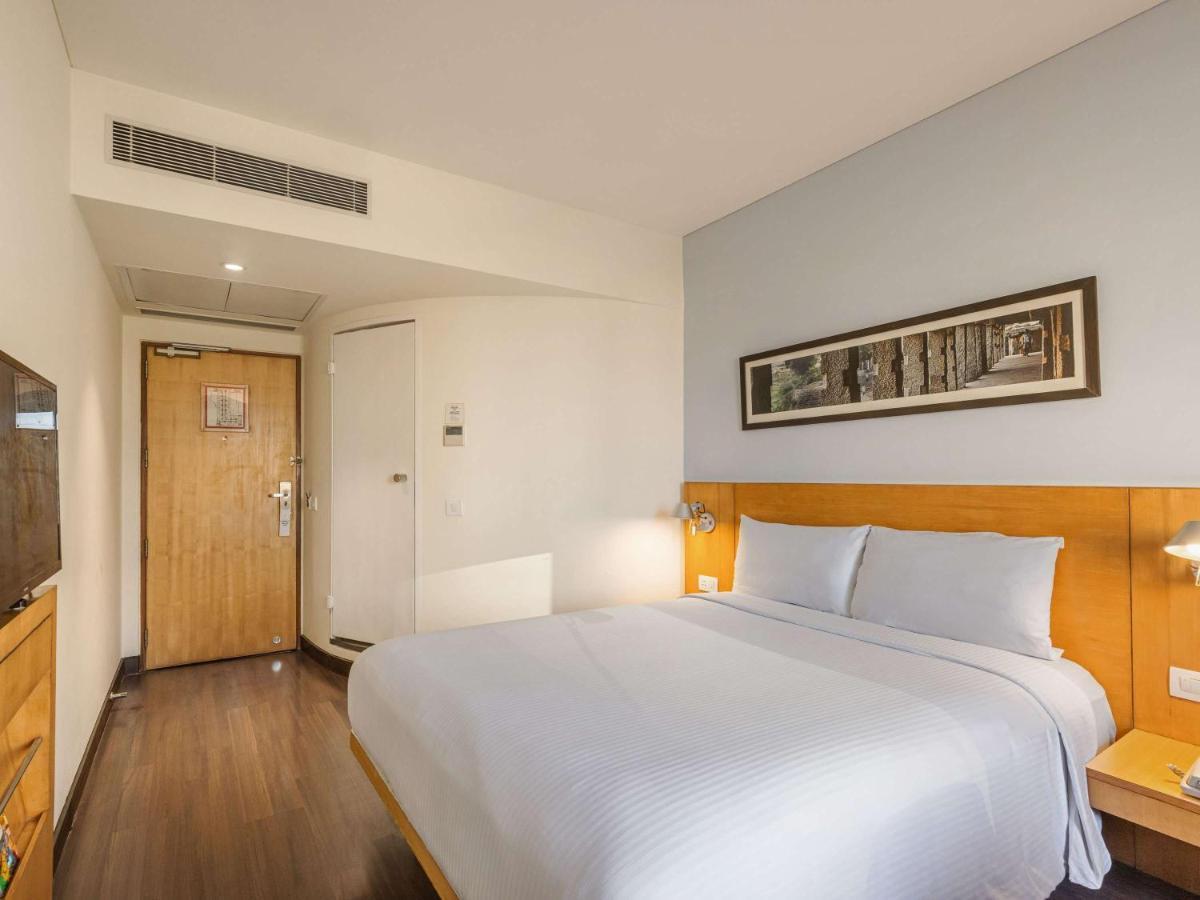 Hotel Ibis Gurgaon Golf Course Road - An Accor Brand Esterno foto